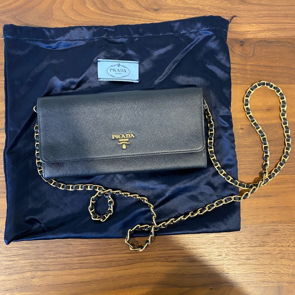 Prada Wallet on a Chain